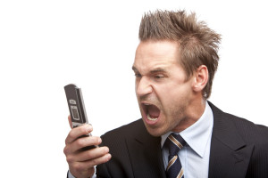 Businessman has stress - Mann schreit ins Telefon